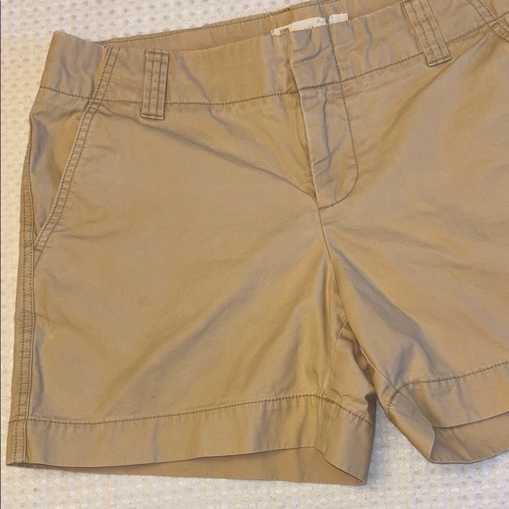 GAP Size 10 Favorite Chino Mid Length 5” Shorts Flat Front Tan Classic Bermuda